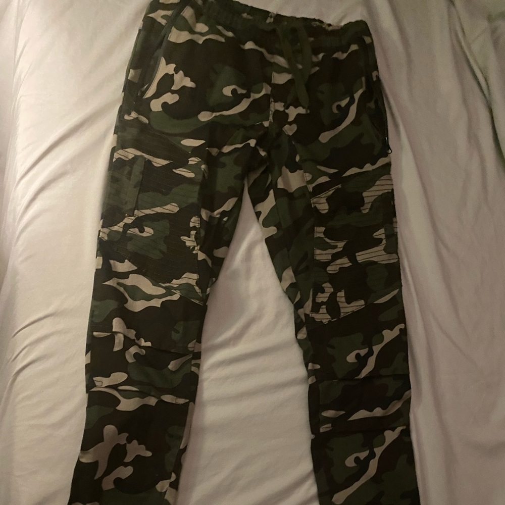 Woman camo cargo pants